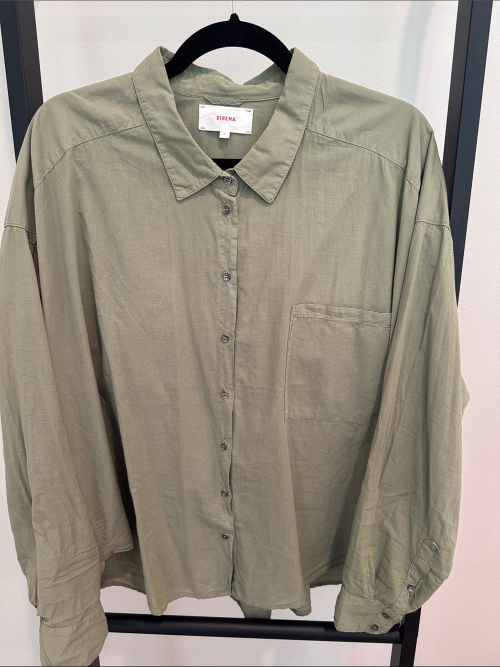XiRENA Olive Button-Front Relaxed Blouse